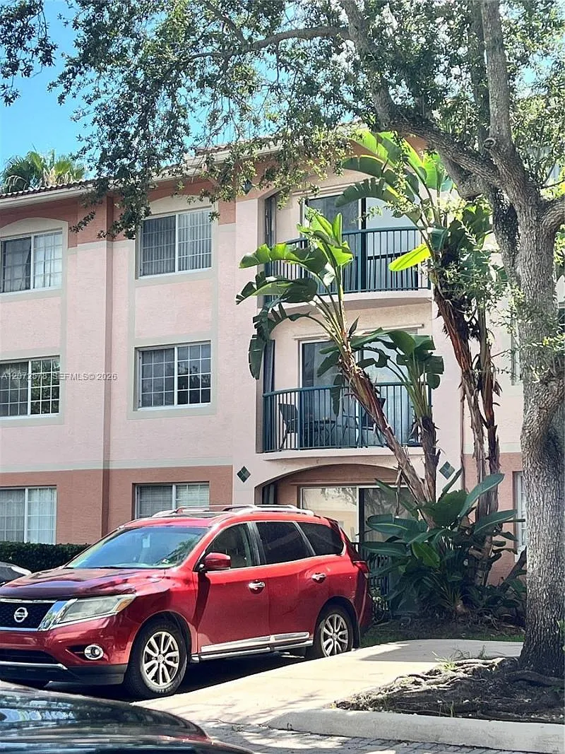 2 bed, 2.0 bath, 1054 sqft, $2,300 — Photo 1