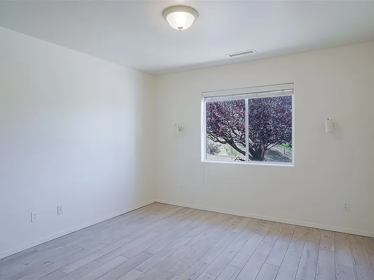379 Badger Ct — Photo 25