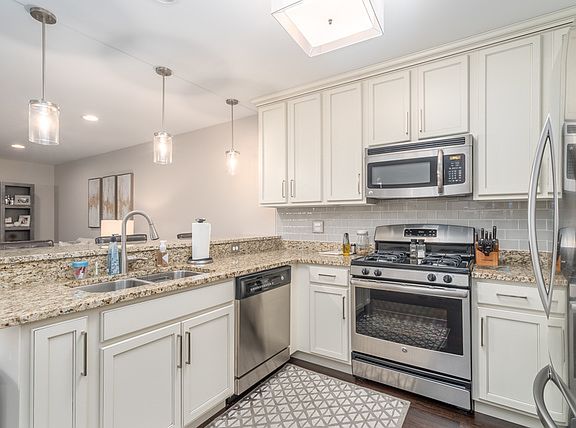 5th image of 300 Village Cir Unit 402