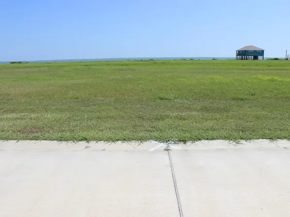 3033 Coastal Springs Loop, Palacios, TX 77465