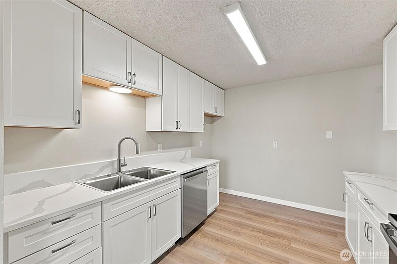4th image of 5807 Hendrickson Avenue #101