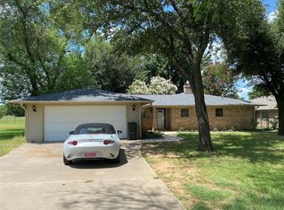 114 Kiowa Dr W, Lake Kiowa, TX 76240