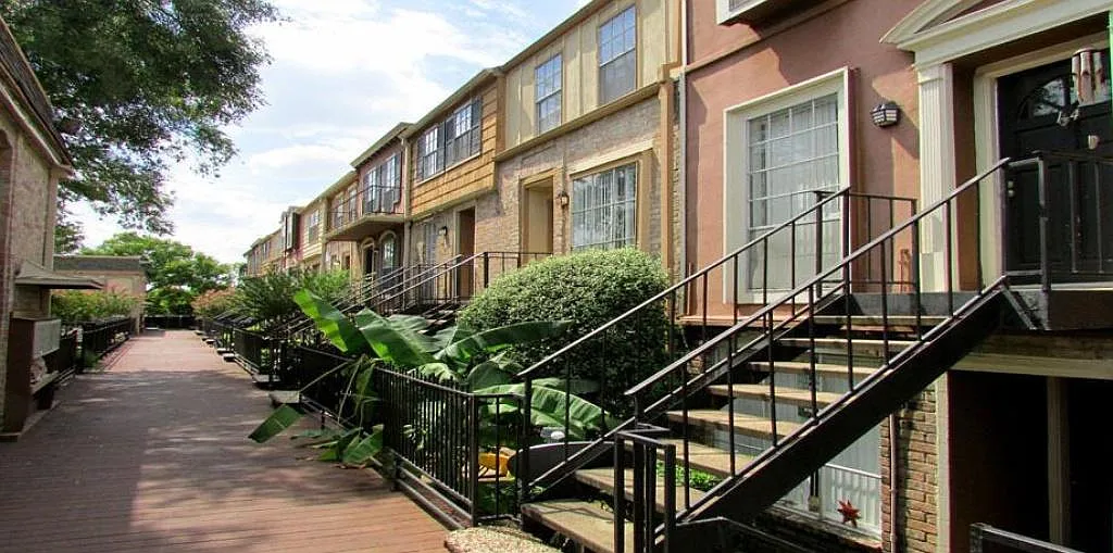 Building Photo - Briarwood Apartments