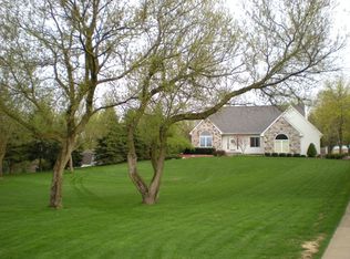 1863 Quendale Ln, Milford, MI 48381