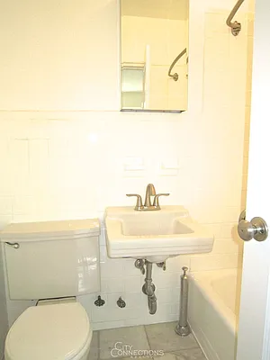Rented by City Connections Realty | media 8