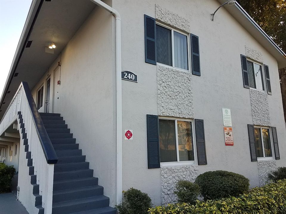 2nd image of 240 NE 38th St APT 2