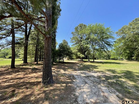 2nd image of 15601 Wood Ln