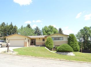 1006 Harrison Dr, Minot, ND 58703