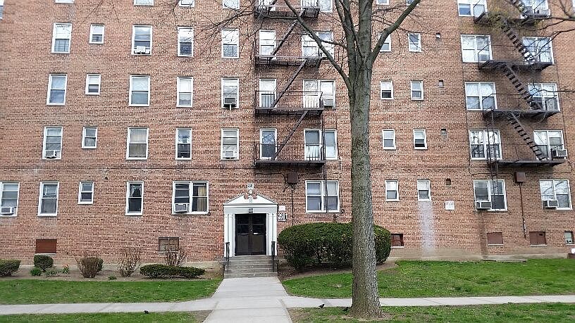 2nd image of 2662 West St APT 1J