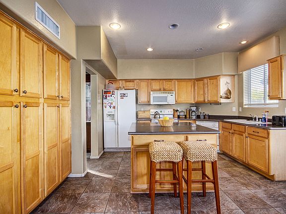 4th image of 4310 E Cedarwood Ln