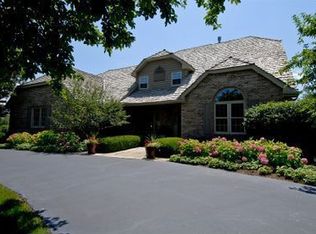 37W919 Tanglewood Dr, Batavia, IL 60510