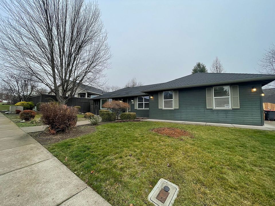 1st image of 2920 Farmington Ave