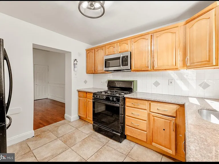 2705 E Ann St — Photo 9