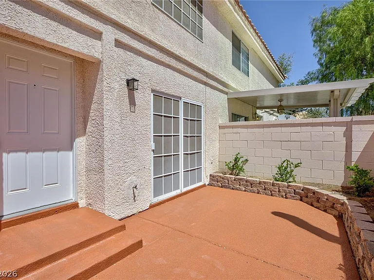 8048 W Rochelle Ave — Photo 4