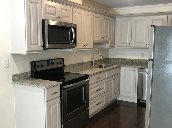 34 Crescent St, Stamford, CT 06906