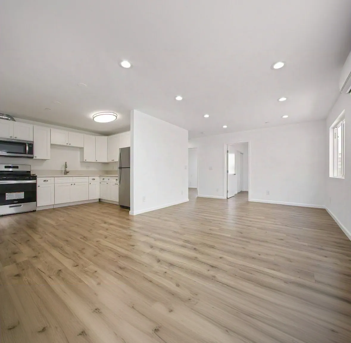 5 bed, 1588 sqft, $4,595 — Photo 3