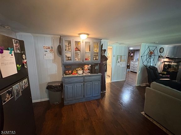 3rd image of 65 Upper Lake Dr