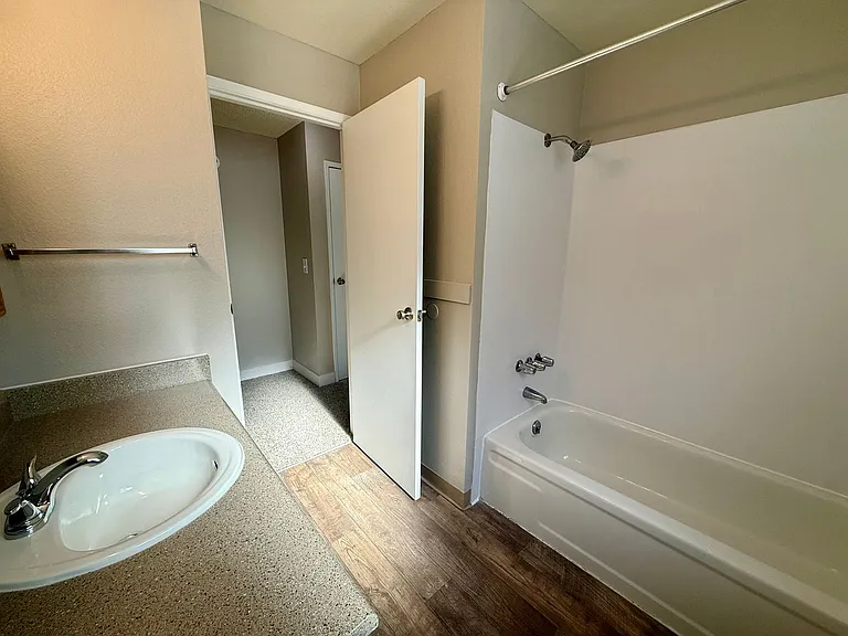 3027 S Orchard St W — Photo 10