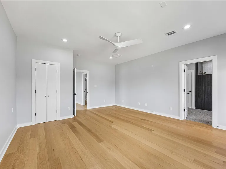 304 Hogan St — Photo 13