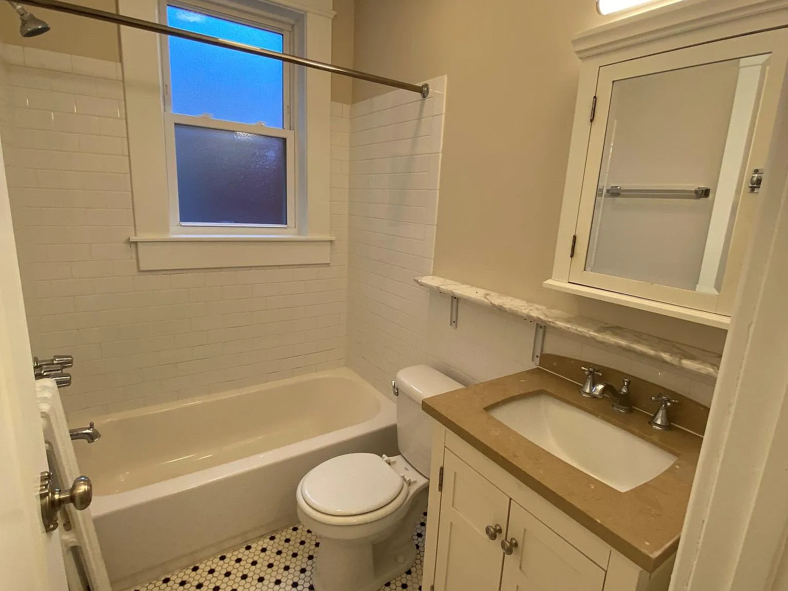 1 bed, $1,895 — Photo 4
