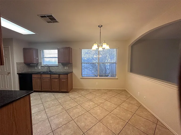605 Blair Ave — Photo 7