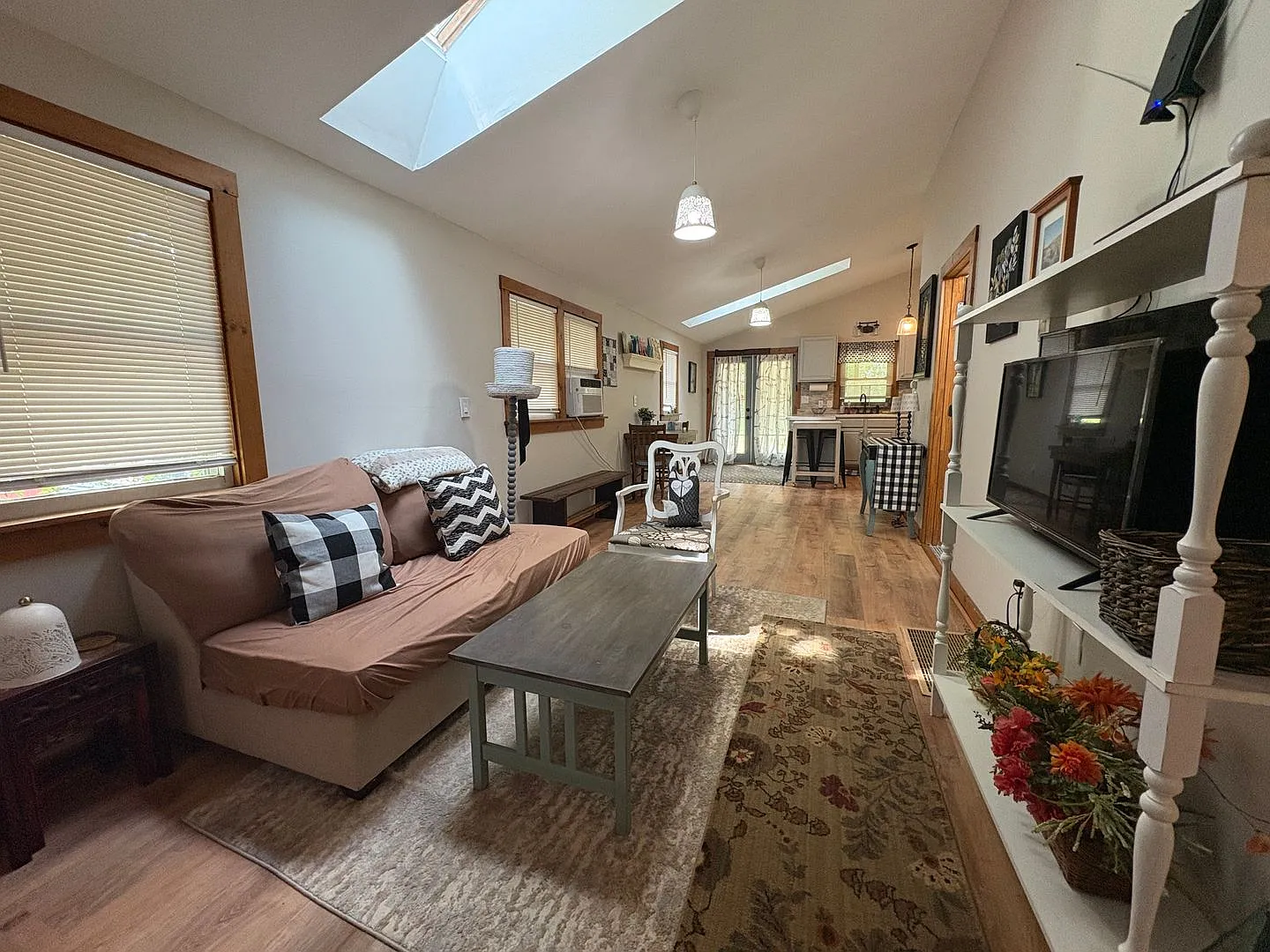 Fully Furnished! 3 bedroom 2 bath West Asheville — Photo 2