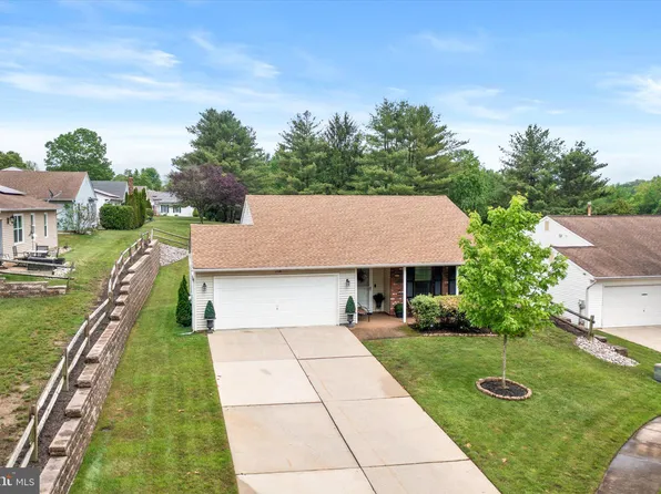 104 Lake View Ct, Columbus, NJ 08022