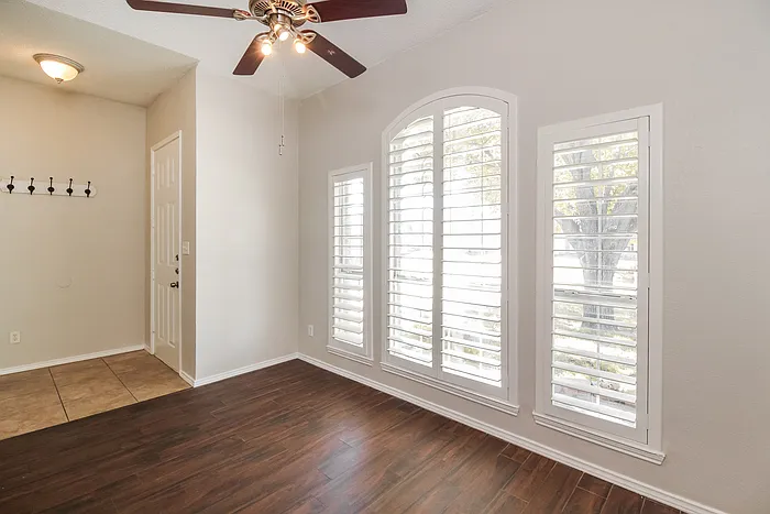 1909 Canyon Ridge St — Photo 5