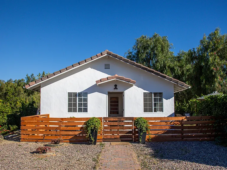 37645 Via De Los Arboles #B — Photo 7