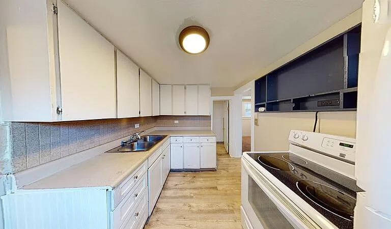 222 E Harrison St — Photo 2