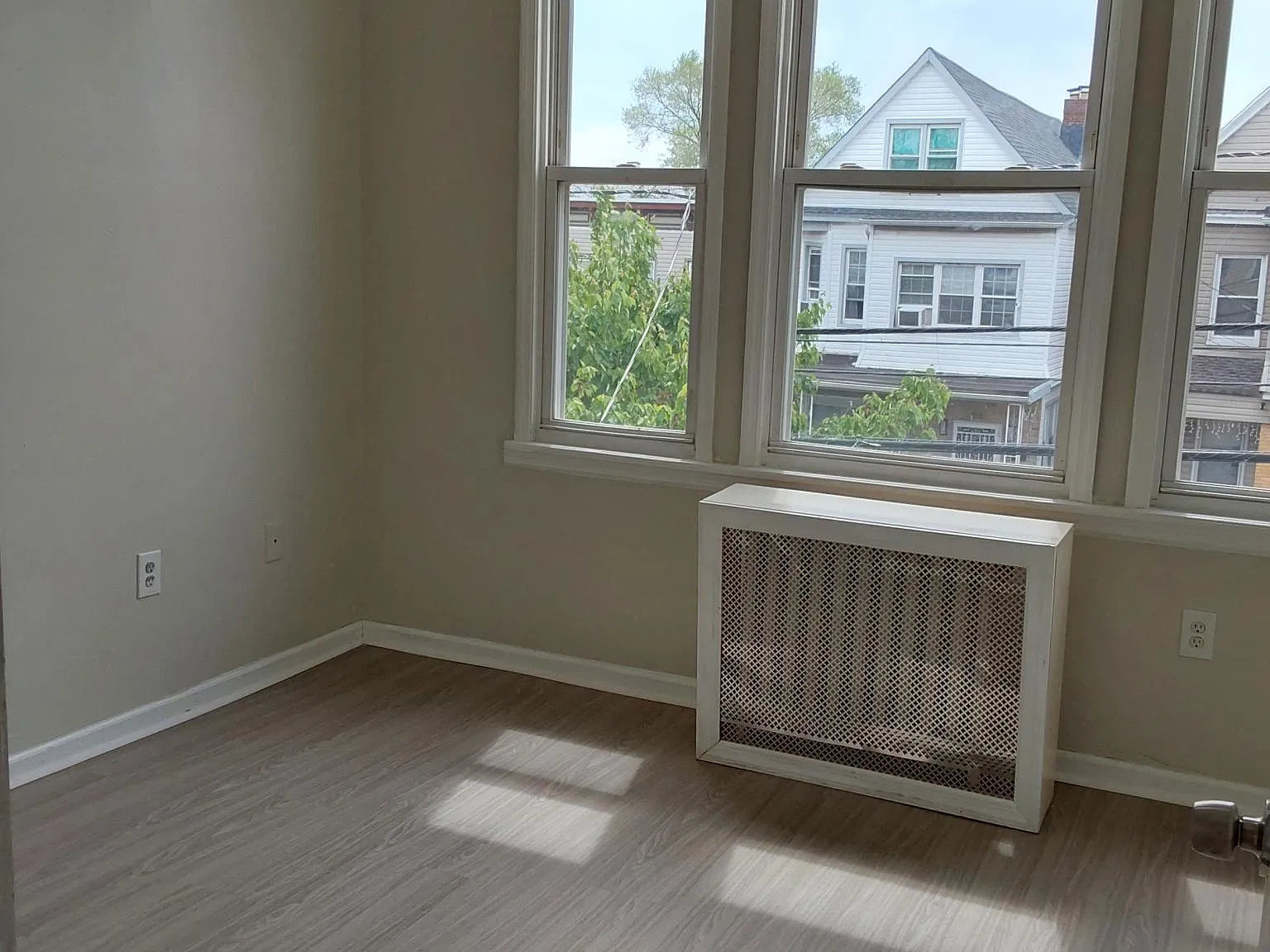 3 bed, 820 sqft, $1,800 — Photo 2