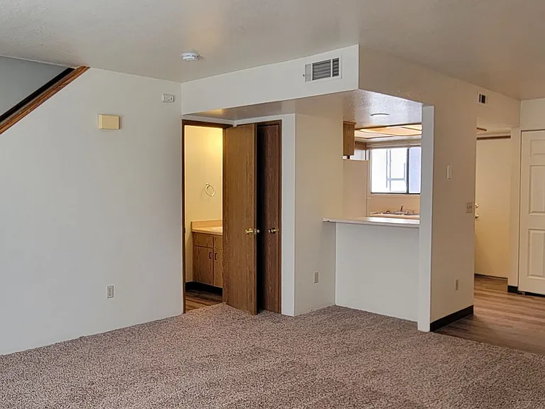 1232 Burton Ct — Photo 3