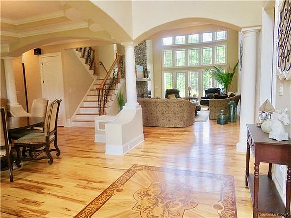 5th image of 134 Castle Dr