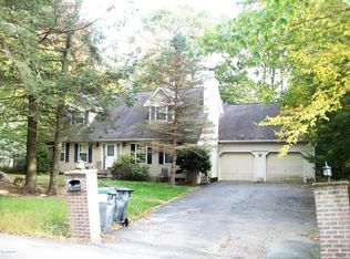 1093 Salamanca Dr, Tobyhanna, PA