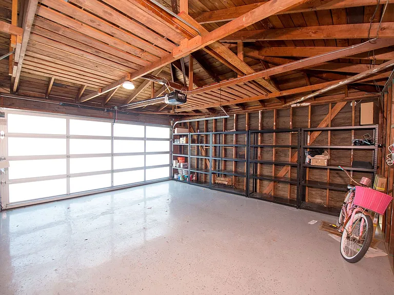 2253 Elden Ave — Photo 23