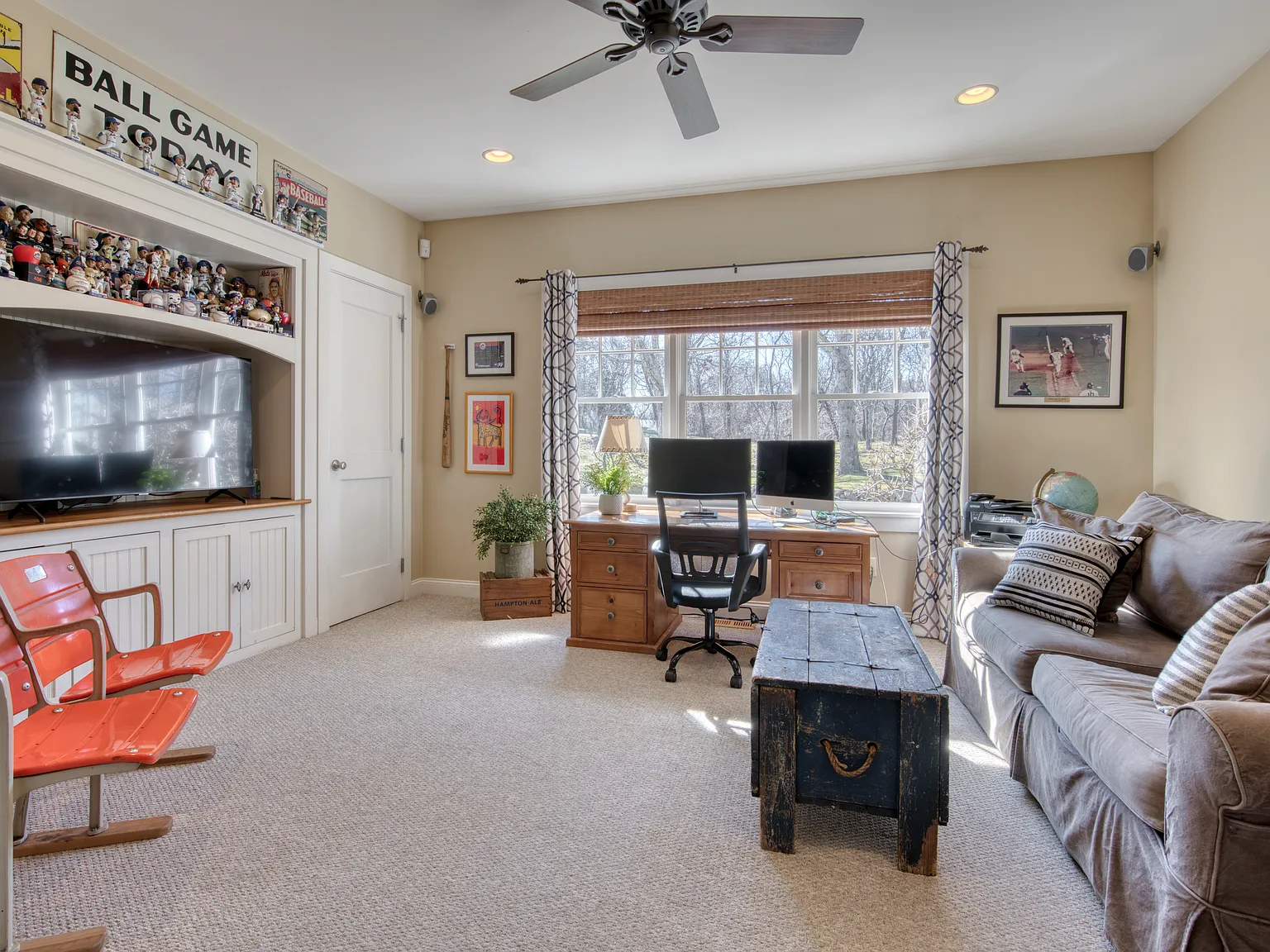 Pristine Spacious Home Close to the Bay — Photo 4
