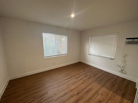 5th image of 2034 Washington St APT 4