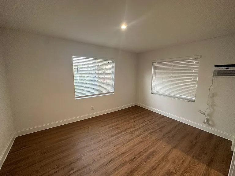 2034 Washington St — Photo 10