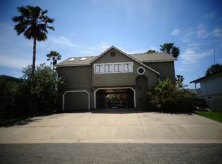 20 Flamingo Rd, Rockport, TX 78382