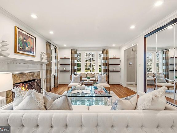 4th image of 4956 Quebec St NW