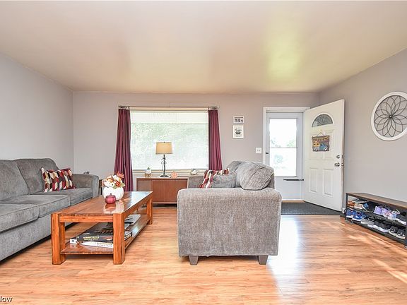 4th image of 3681 Brookview Ct