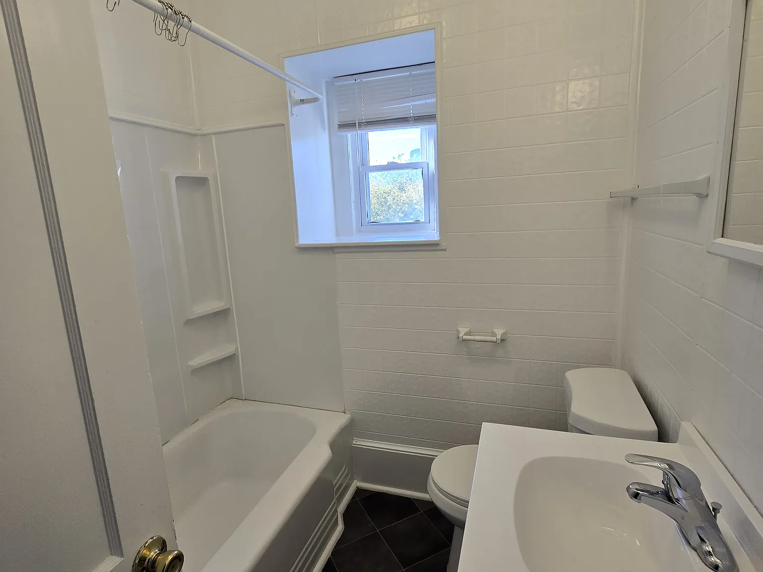 2 bed, 900 sqft, $1,200 — Photo 3
