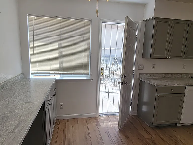 2524 Chelwood Park Blvd NE #C — Photo 15