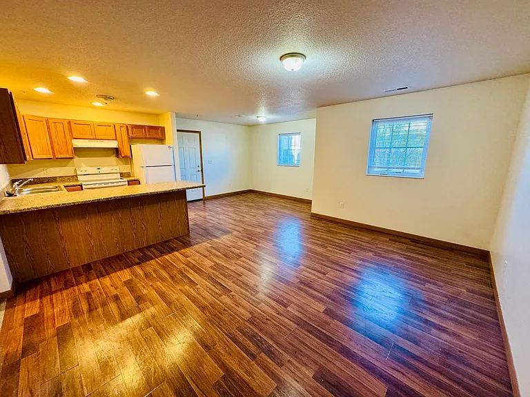 Lakeland Villa Apartments — Photo 17