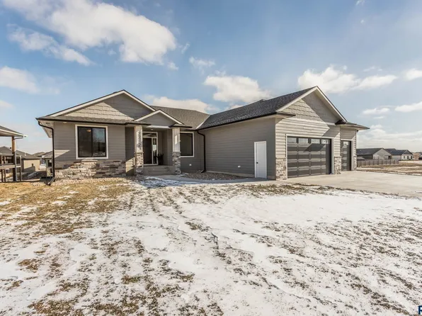 2212 S Saddle Ridge Dr, Sioux Falls, SD 57110