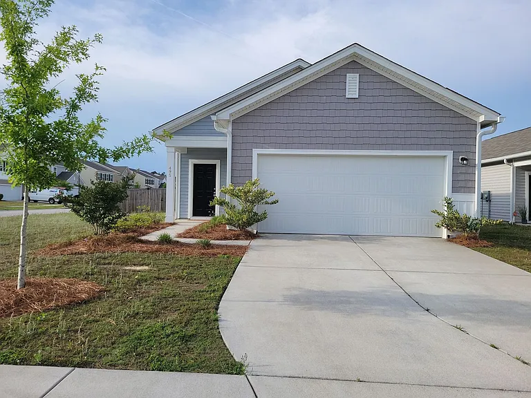 495 Pender Woods Dr — Photo 2