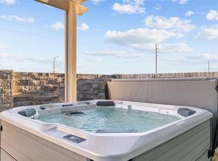 614 Sandy Bay Ln, Kemah, TX 77565