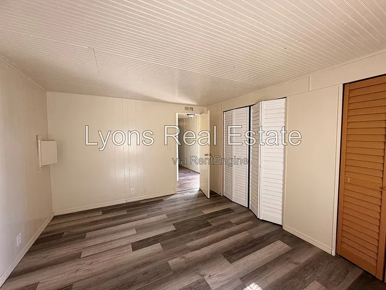 7555 Ebson Dr — Photo 8
