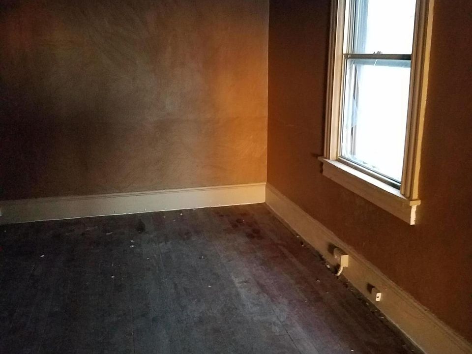 2nd image of 32 Kulp St