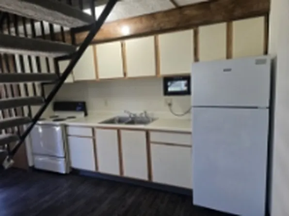 8 Meadows Dr APT B, Thornville, OH 43076
